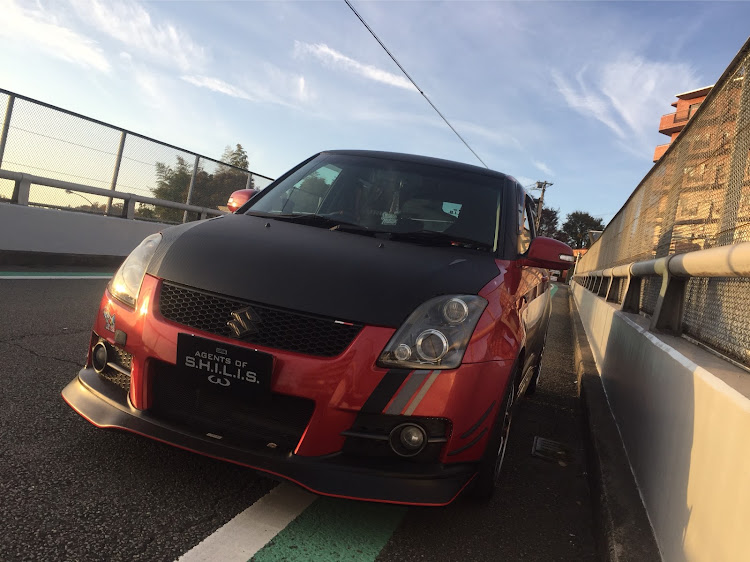スイフトスポーツのS.H.I.L.I.S.・TEAM HOT COFFI・T.S FACTORY・FOR PAULに関するカスタム事例の投稿画像1枚目