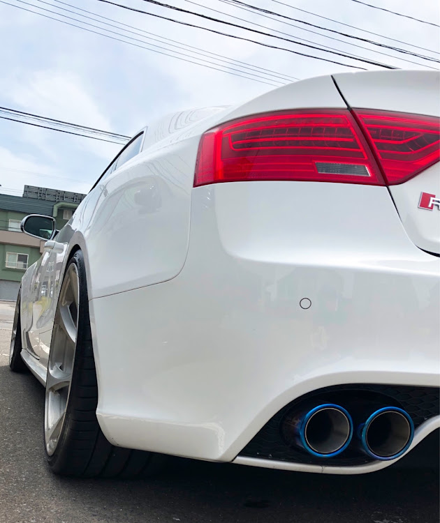 RS5 クーペのRS5・ランエボ・Audi・ヅラ・車高調整に関するカスタム事例の投稿画像3枚目