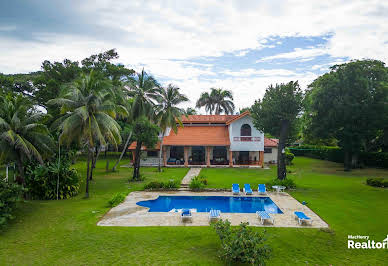 Villa with pool 2