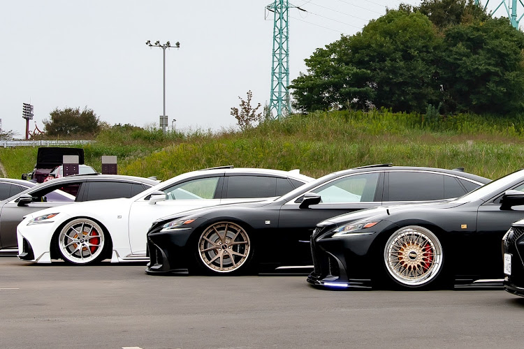 LSのFiveHundred・LEXUS LS500h・VIPスタイル レクサス100台撮影会・📸 lowstreetjapan さん Instagram・日本ツラ百選に関するカスタム事例の投稿画像5枚目