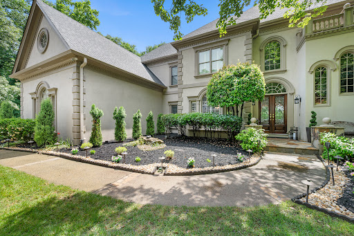 House with garden 1