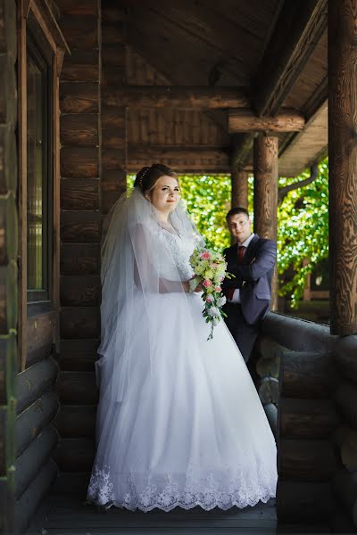 Fotógrafo de casamento Olga Popova (popovaolga). Foto de 3 de março 2018