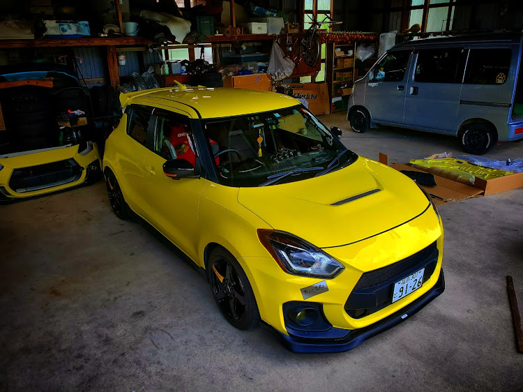 スイフトスポーツのzc33s・suzuki・かわいい相棒に関するカスタム事例の投稿画像1枚目