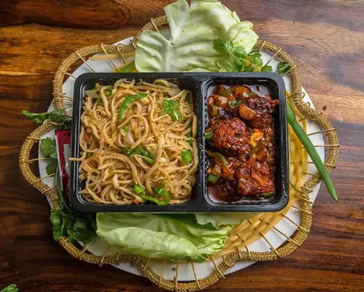 Veg Noodles With Manchurian