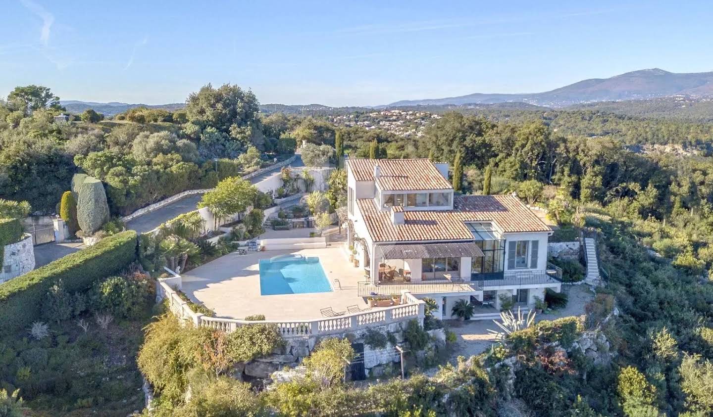 House with pool and terrace Valbonne