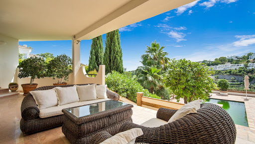 Villa avec piscine et jardin 1