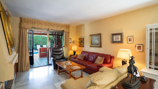 Villa avec piscine et terrasse 3