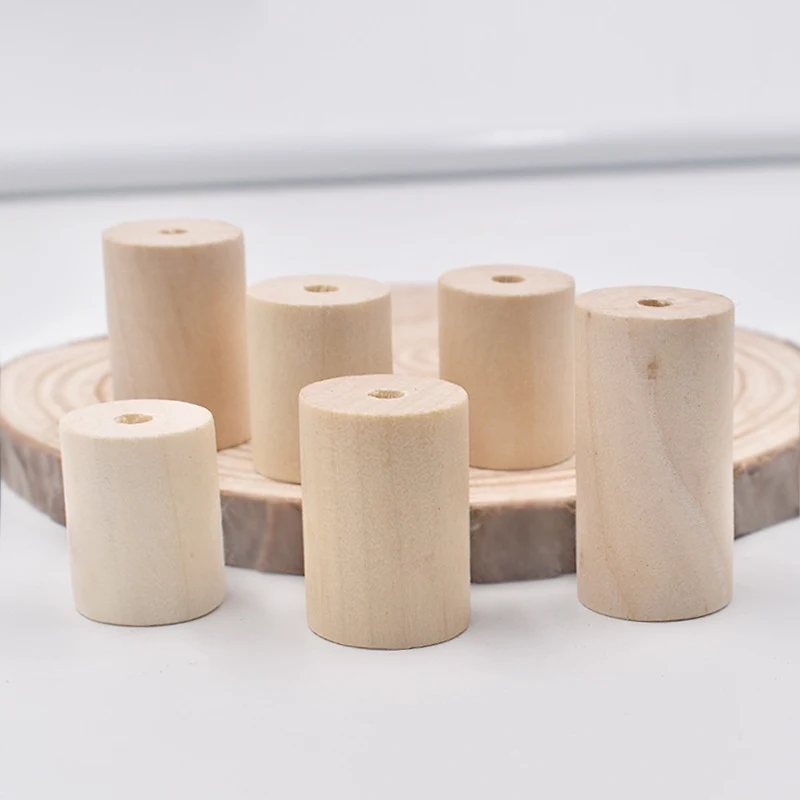 Houten DIY ornament accessoires voor creatief knutselen en persoonlijke decoraties. Maak unieke kerstversieringen.