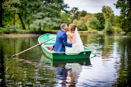 Fotografo di matrimoni Anton Basov (bassograph). Foto del 9 ottobre 2015