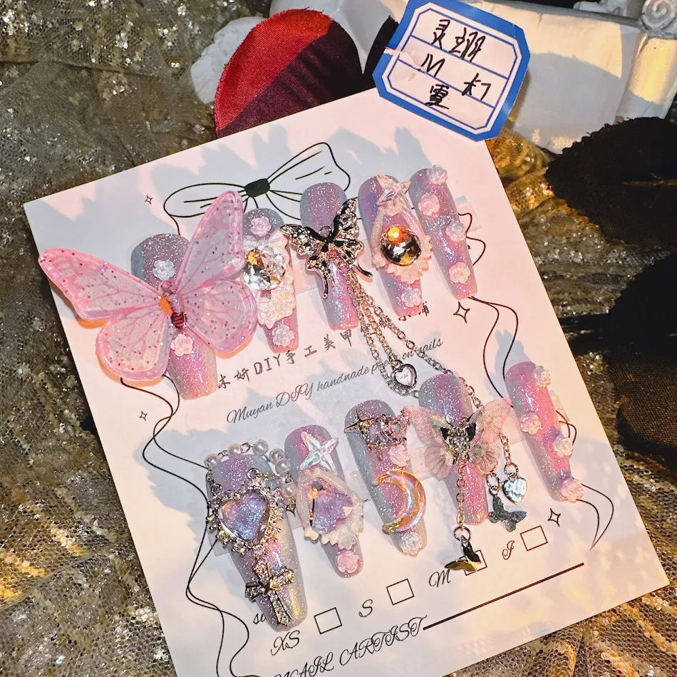 Armadura Dream Girl, Espírito Doce e Personalidade Fofa. Vista-se com proteção e estilo, expresse sua individualidade e sinta-se segura.