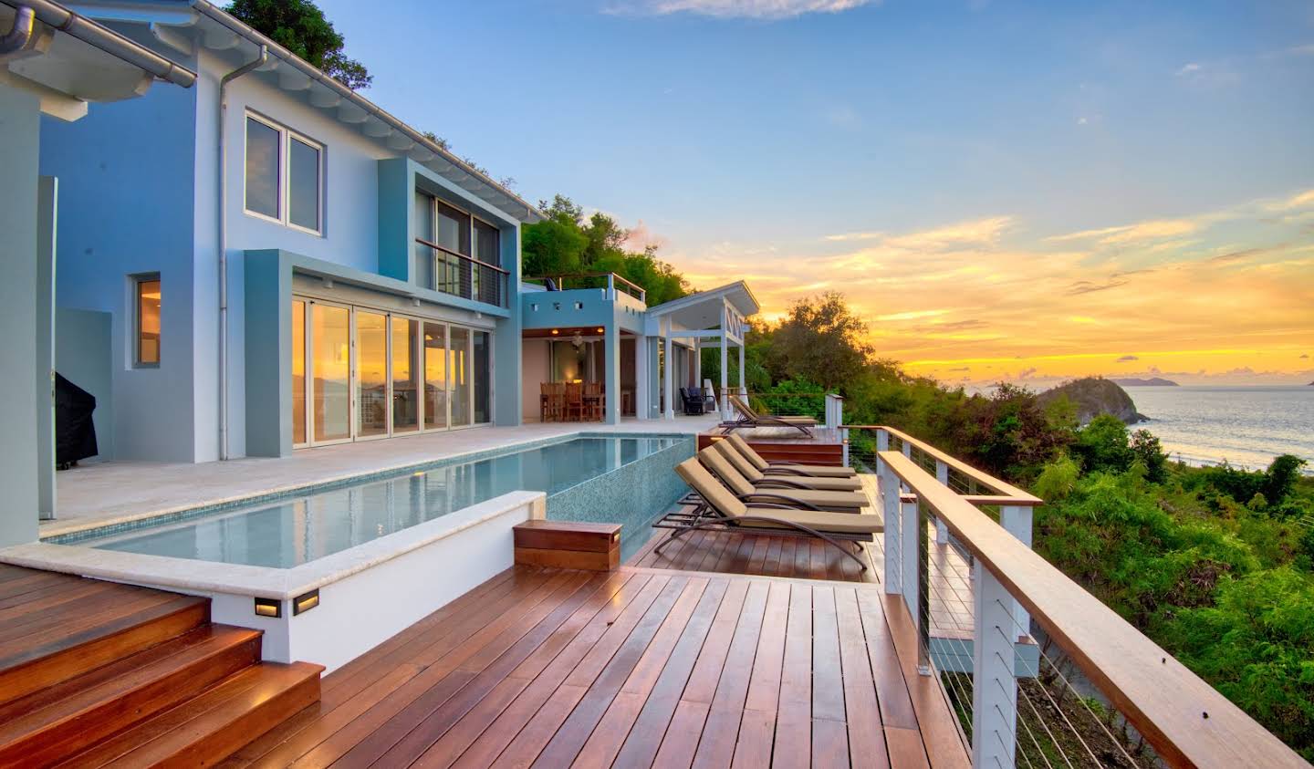 House with pool and terrace Leonards