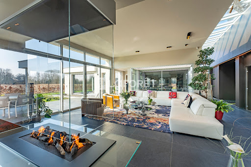 House with pool and garden 1