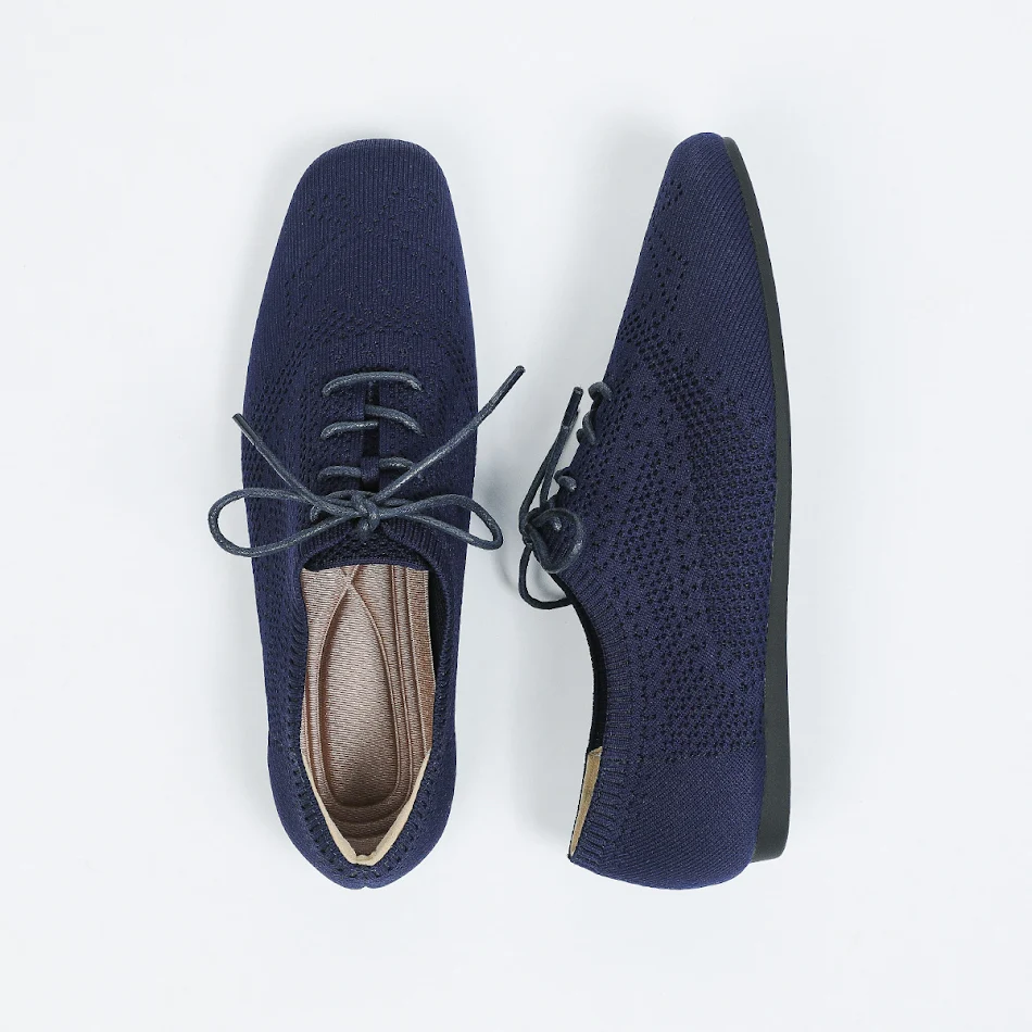 Scarpe oversize Flyknit brogue con lacci e punta quadrata per il tempo libero. Comode ed eleganti, con design 