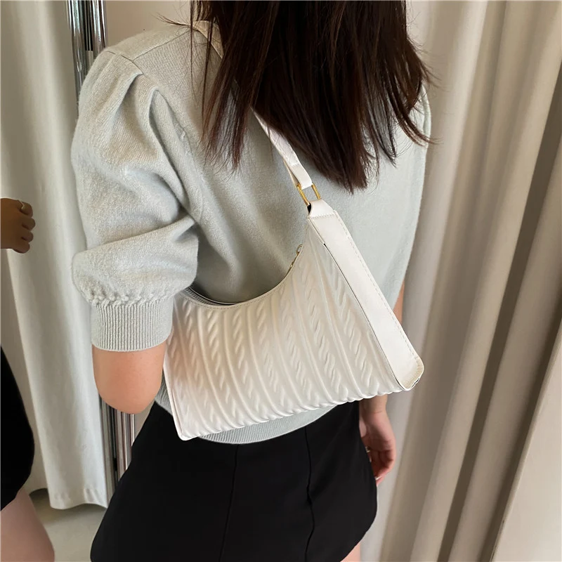 Women's Solid Color Tote Shoulder Bag. A stylish and functional bag, perfect for everyday use, offering ample space and 