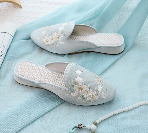 Title 9, Womens Mercerized Satin-Surface Embroidered Sl...