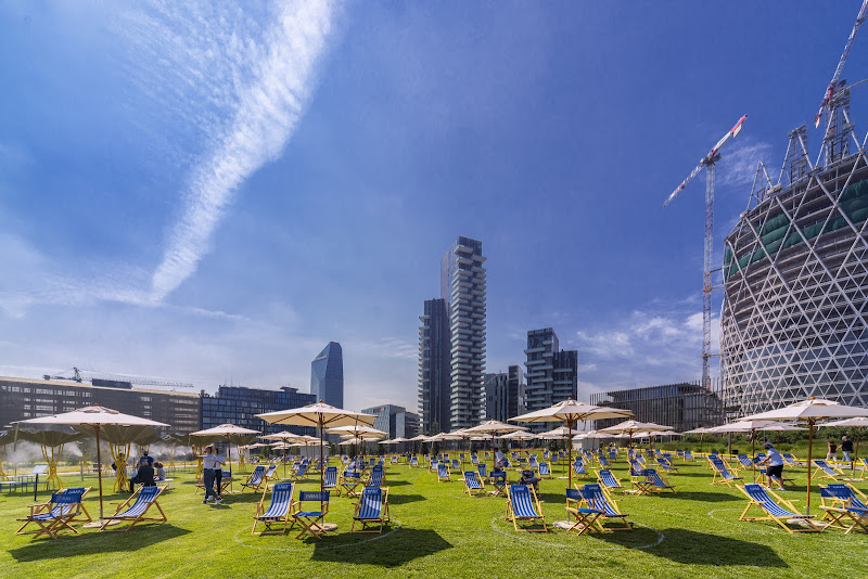 MILANO. GAE AULENTI BEACH di walter_staffolani