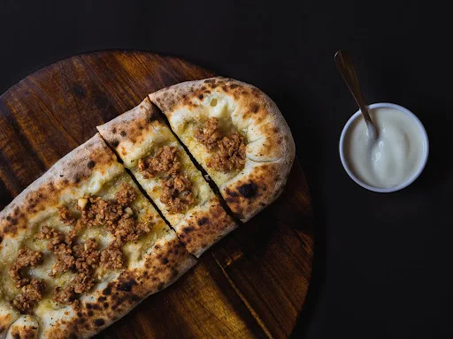 Stuffed Garlic Bread With Crumbled Lamb