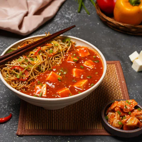 Chilli Garlic Paneer Hakka Noodles Bowl