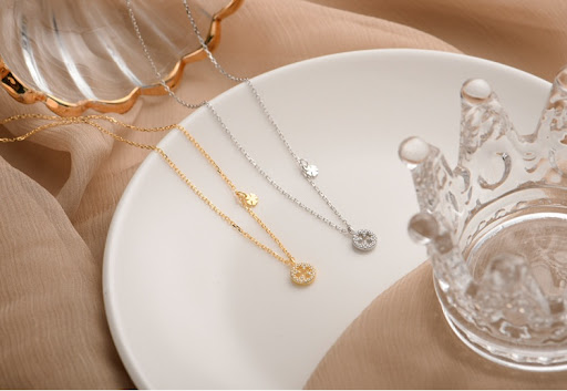 Title 3, S925 Silver Diamond Clover Element Round Neckla...