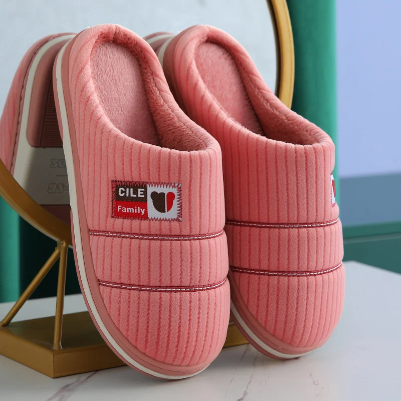 Zapatillas de algodón cálidas para el hogar de parejas, suaves y cómodas. Perfectas para relajarse y mantener los pies calientes en casa.