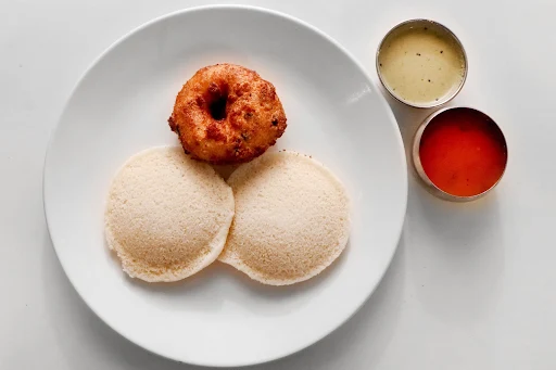 Idli [2 Pieces] With Vada [1 Piece]