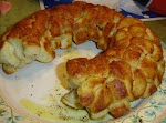 Super Easy Garlic Parmesan Pull Apart Bread was pinched from <a href="http://www.inthekitchenwithkp.com/food/super-easy-garlic-parmesan-pull-apart-bread" target="_blank">www.inthekitchenwithkp.com.</a>