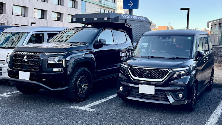 デリカD:2のMB37S・トライトン・駐車場・黒い車・LC2Tに関するカスタム事例の投稿画像1枚目