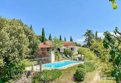 Maison avec piscine et jardin 1