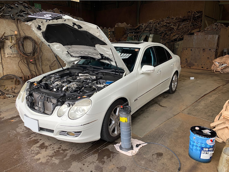 Eクラス セダンのオイル総選挙・バルボリンMAXガード・MB229.31・ベルハンマーゴールド・Daimler-Mercedes Owner's Salon WEST（略称:D-MOS）に関するカスタム事例の投稿画像2枚目