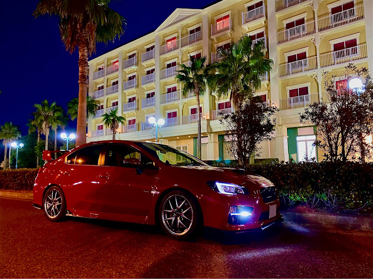 WRX STIのもうすぐ休みが終了だ・ホテルでパシャリに関するカスタム事例の投稿画像2枚目