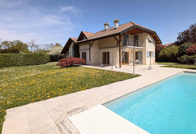 House with pool and garden 15