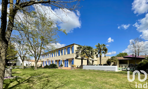 Propriété avec piscine 1