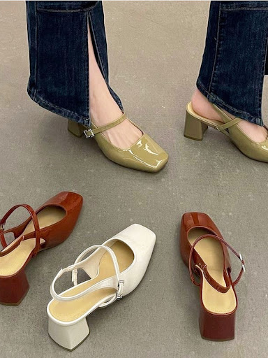 Title 3, French Chunky Heel Bun Toe Sandal Lady. Experie...
