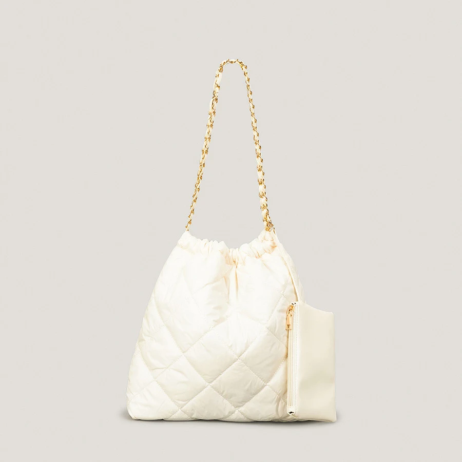 Sac seau rhombique en coton doux et spacieux, idéal pour transporter vos essentiels avec confort et style, parfait pour un usage quotidien.