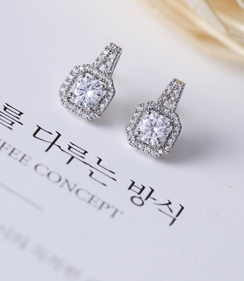 Vierkante diamanten dames oorbellen, tijdloze elegantie. Uitzonderlijke schittering om je dagelijkse schoonheid te verbeteren. Perfect voor elke gelegenheid.
