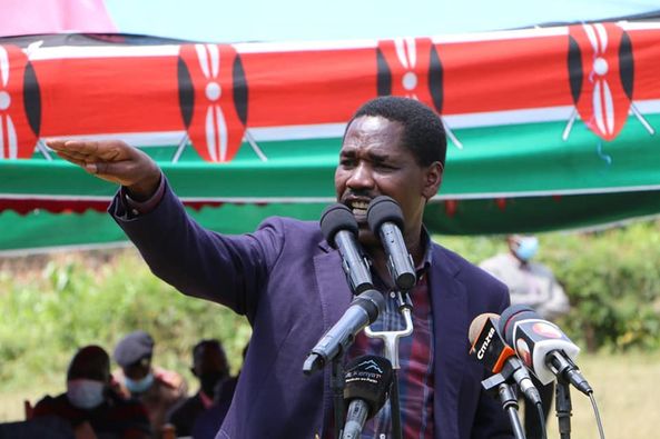 Agriculture CS Peter Munya speaks to coffee farmers at the Kerugoya stadium when he visited the county last month