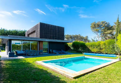 House with pool 2