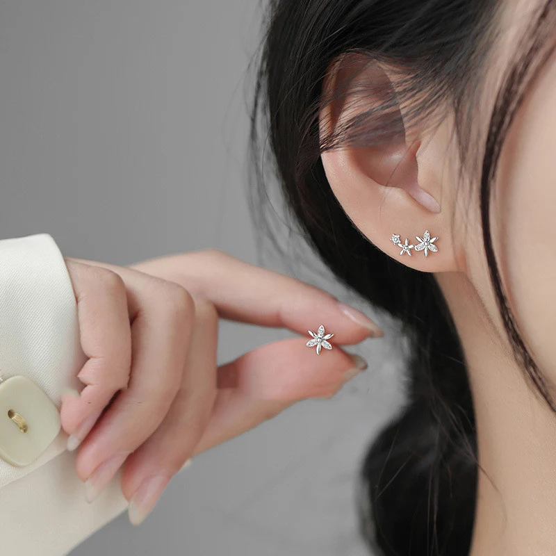 925 Zilveren bloem oorknopjes voor dames, subtiel en elegant, ideaal als cadeau of voor dagelijks gebruik.