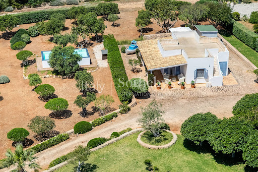 Villa with pool and terrace 2