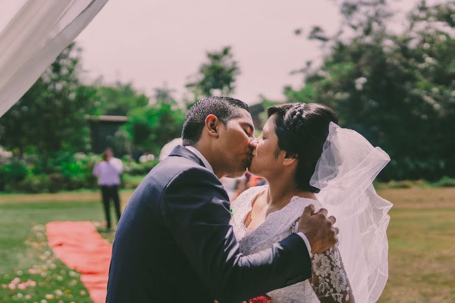 Fotografo di matrimoni Abraham Bonilla (abrahambonillaec). Foto del 29 giugno 2020