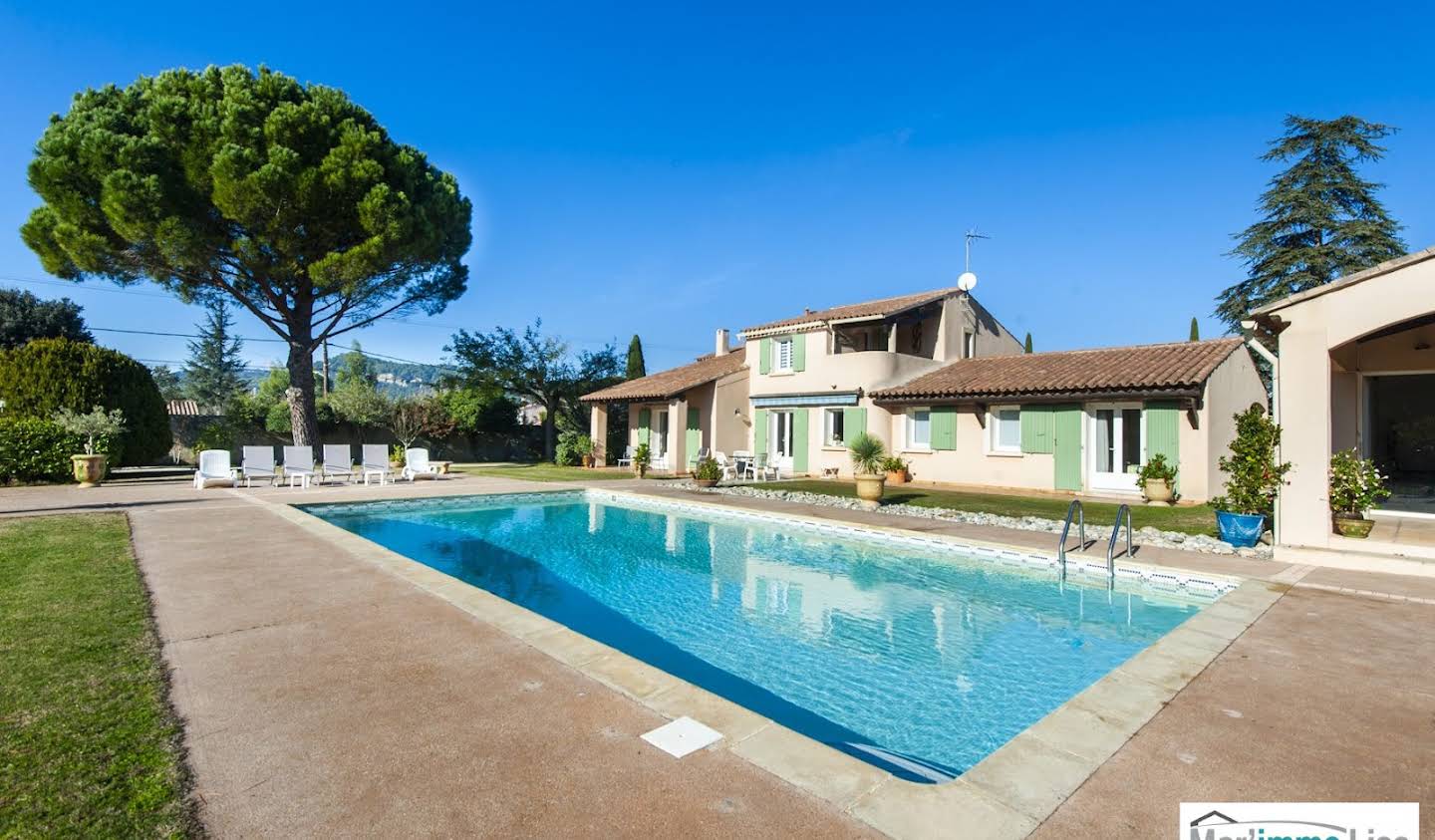 Villa avec piscine et jardin Lamanon