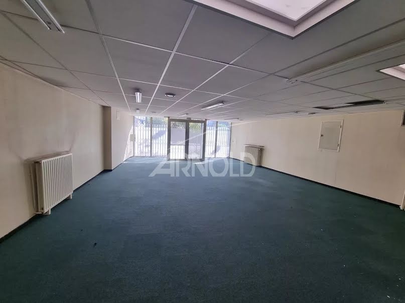 Location  locaux professionnels 7 pièces 150 m² à Nantes (44000), 2 100 €