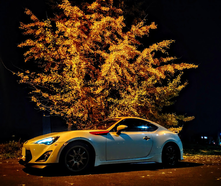 86の青森スゲー・86のある生活・イチョウと愛車・スマホクオリティ・夜ドライブに関するカスタム事例の投稿画像1枚目