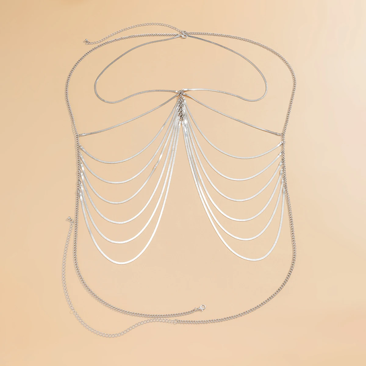 Title 4, Vrouwelijke borstketting in resortstijl