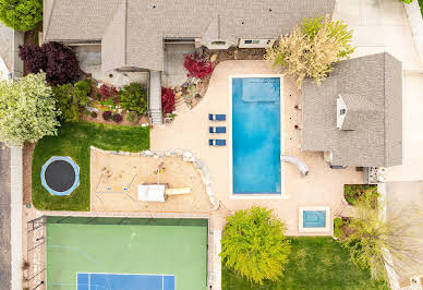 Maison avec piscine et jardin 5