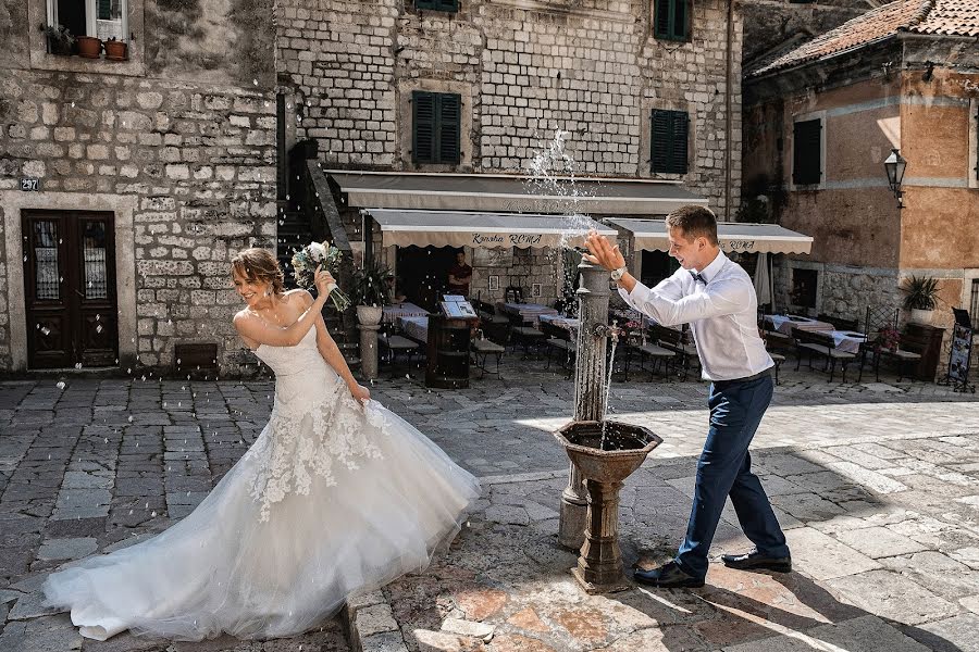 Fotógrafo de casamento Aleksey Komissarov (fotokomiks). Foto de 6 de março 2019
