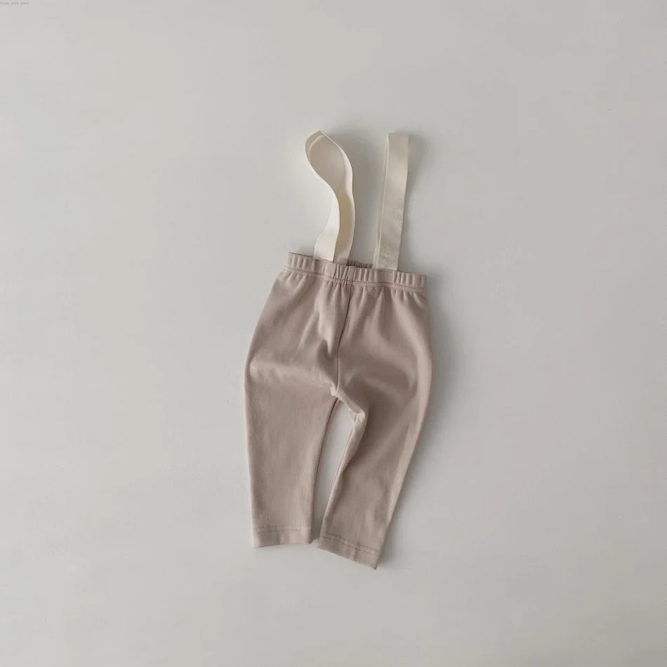 Baby romper driedelig set voor vrouwen. Comfortabel en stijlvol voor dagelijks gebruik. Het perfecte cadeau voor mama's en baby's.
