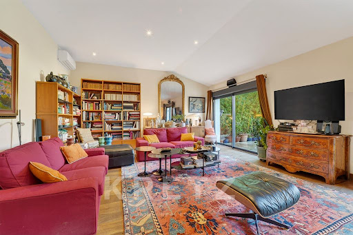 Maison avec piscine et jardin 5