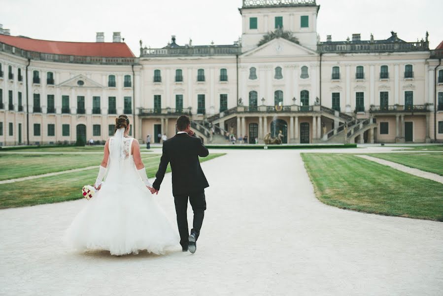 Fotógrafo de casamento Zsolt Erdős (erdoszsolt). Foto de 24 de fevereiro 2019