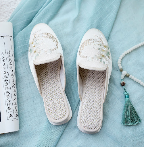 Title 8, Womens Mercerized Satin-Surface Embroidered Sl...